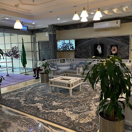 Al Manzil Almutmeez Aparthotel Dzsidda Kültér fotó