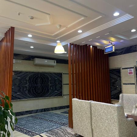 Al Manzil Almutmeez Aparthotel Dzsidda Kültér fotó