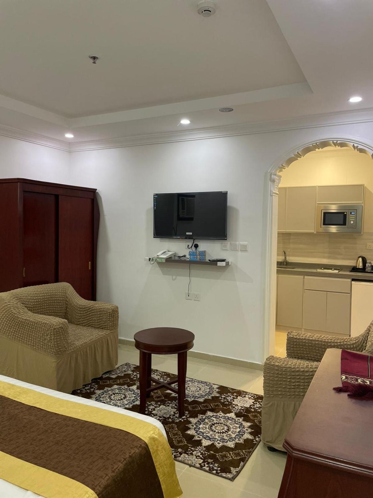 Al Manzil Almutmeez Aparthotel Dzsidda Kültér fotó