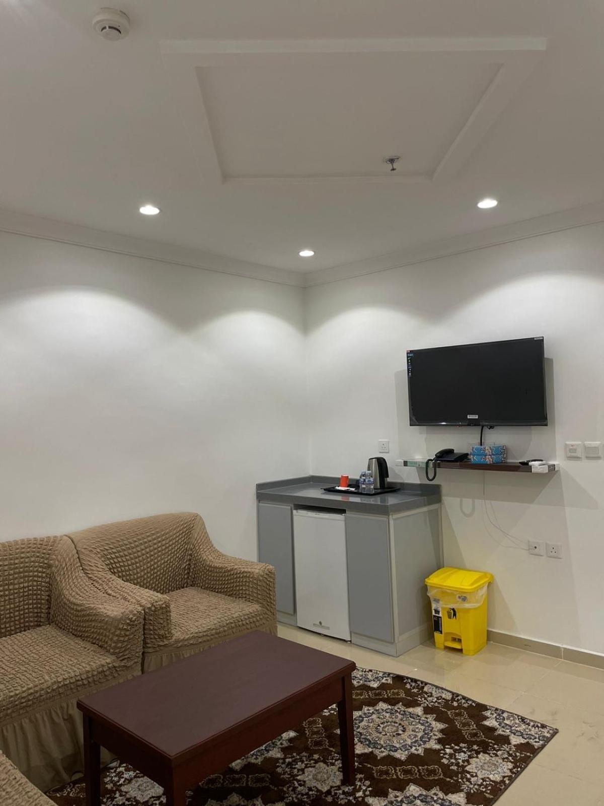 Al Manzil Almutmeez Aparthotel Dzsidda Kültér fotó