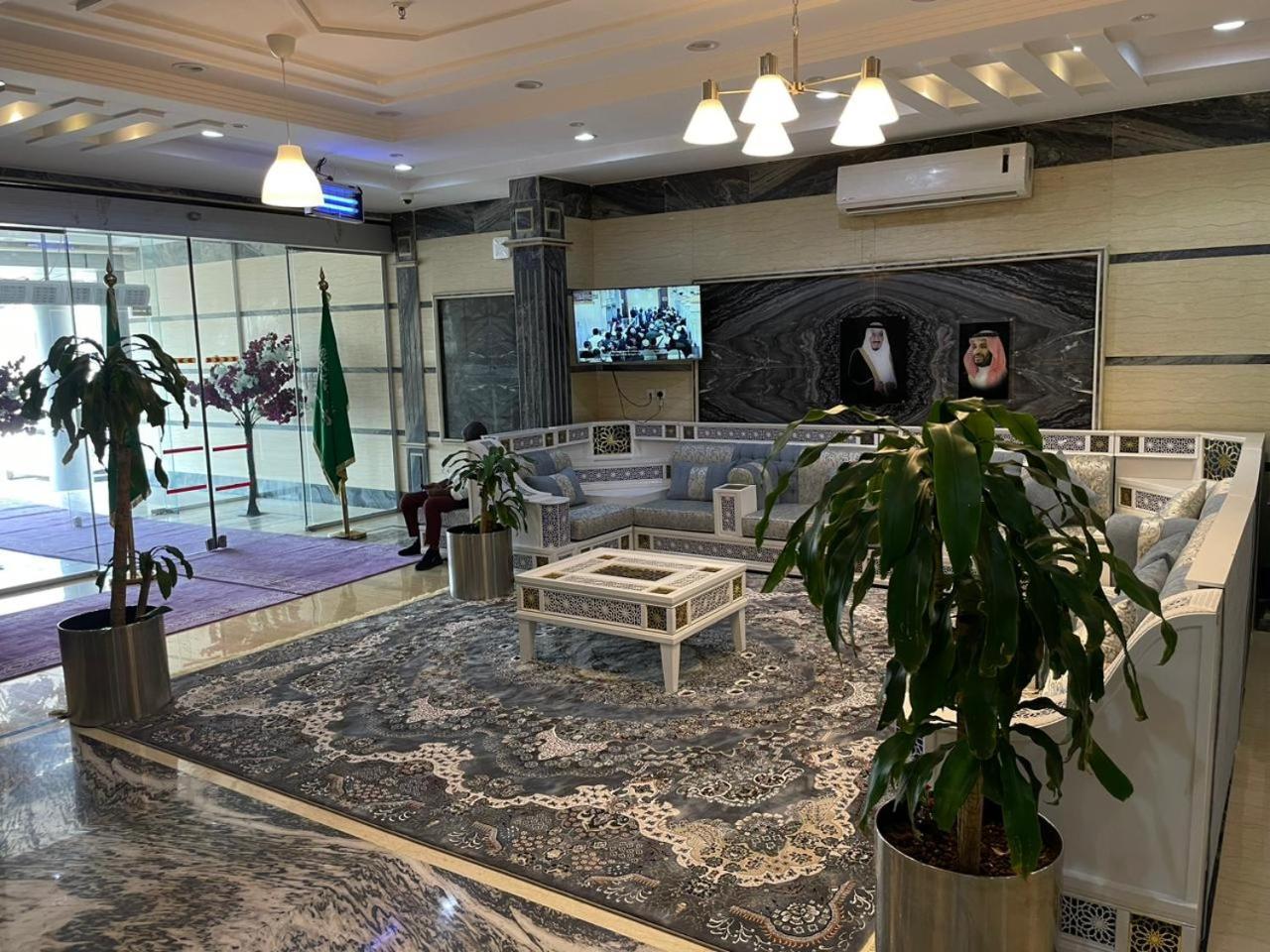Al Manzil Almutmeez Aparthotel Dzsidda Kültér fotó