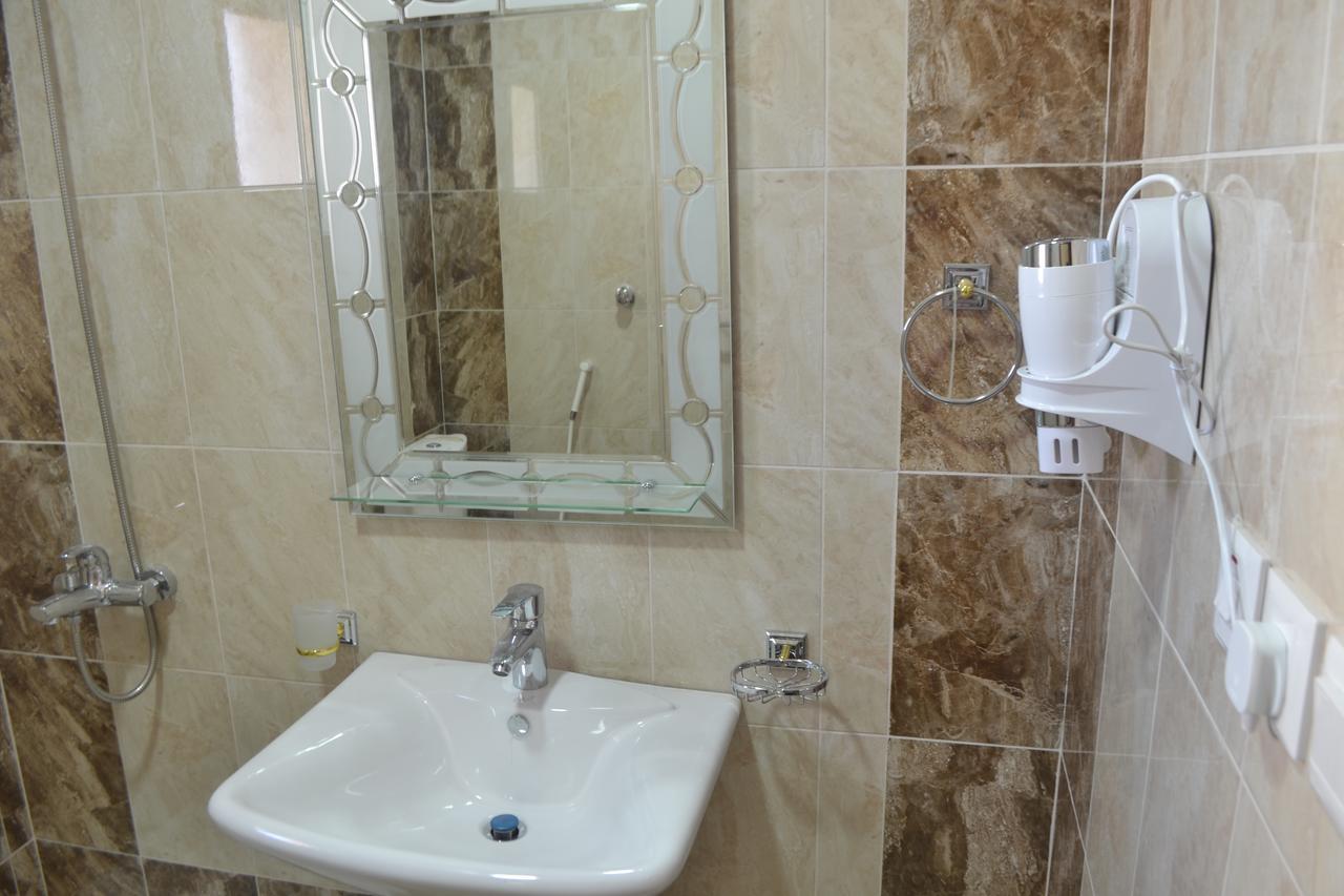 Al Manzil Almutmeez Aparthotel Dzsidda Kültér fotó